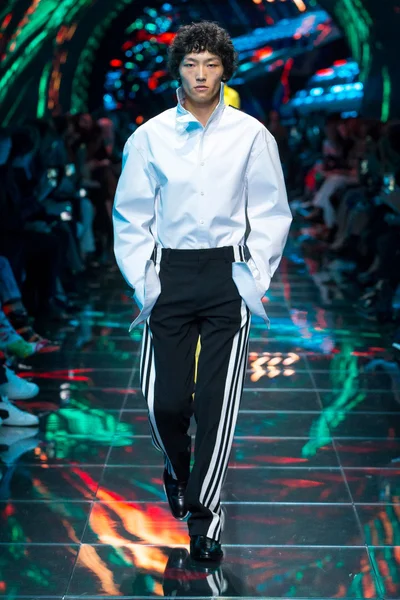 Look 70